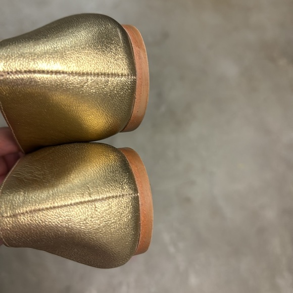 Bodil Flat in Gold
Great Condition! - Picture 8 of 8